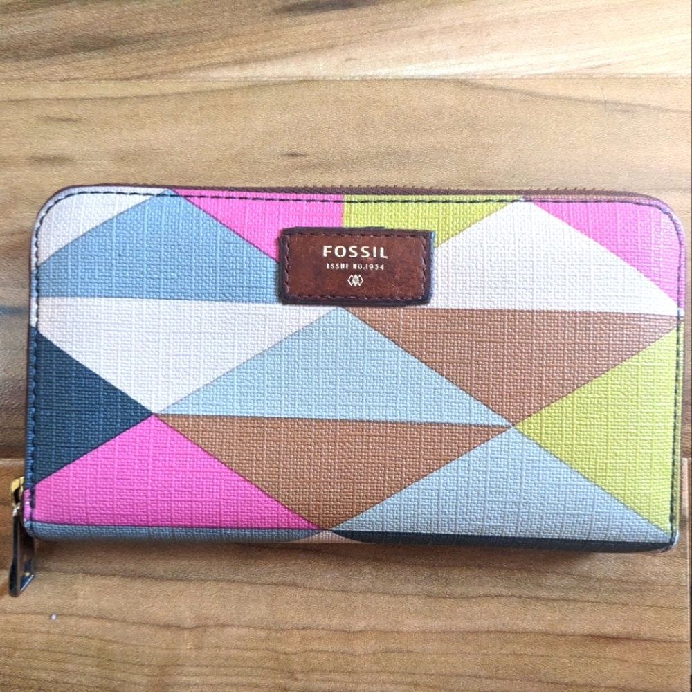 Fossil Zip Wallet Clutch - Colorblock Geometric Pattern - Picture 8 of 11